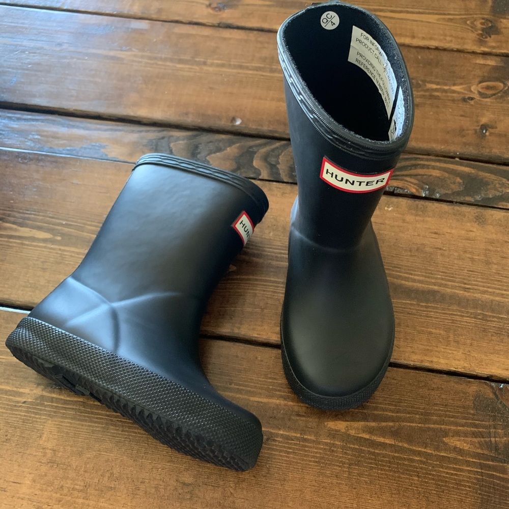 Black hunter boots